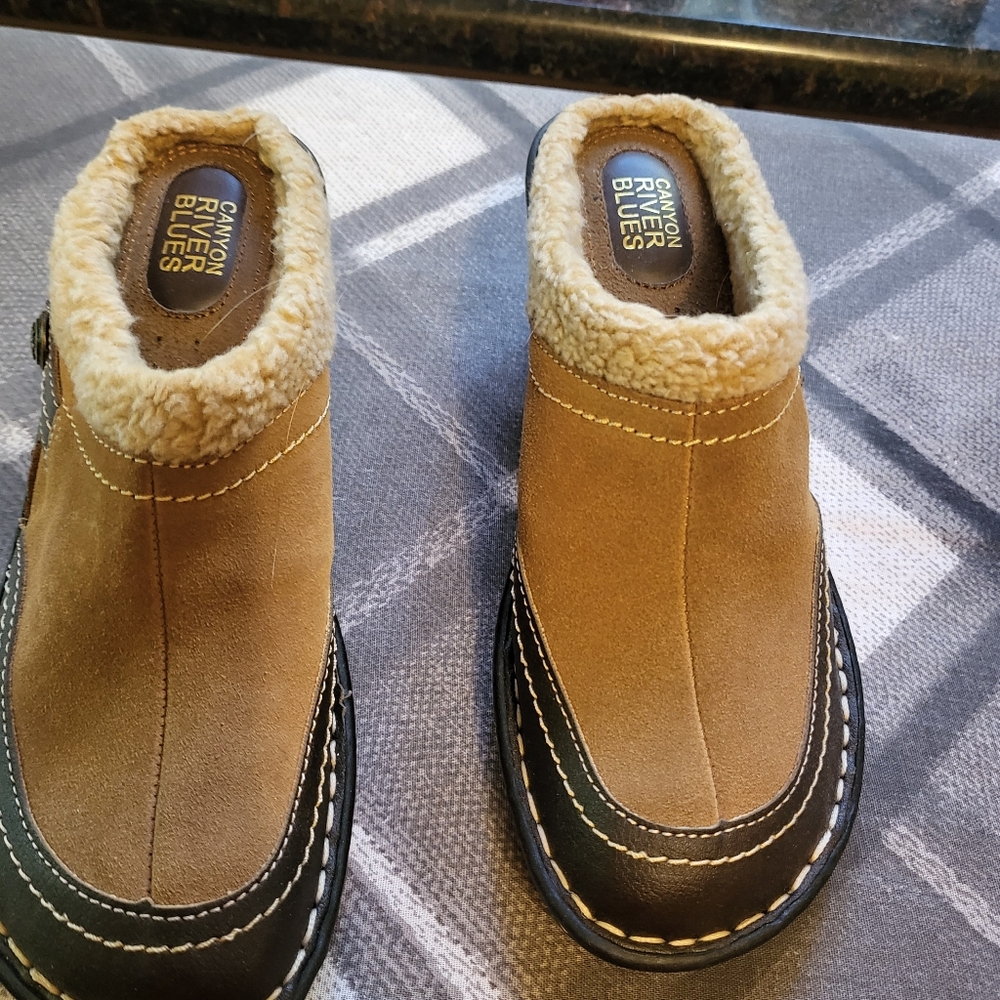 Canyon River Blues Tan and Black Mules with Plush Lining